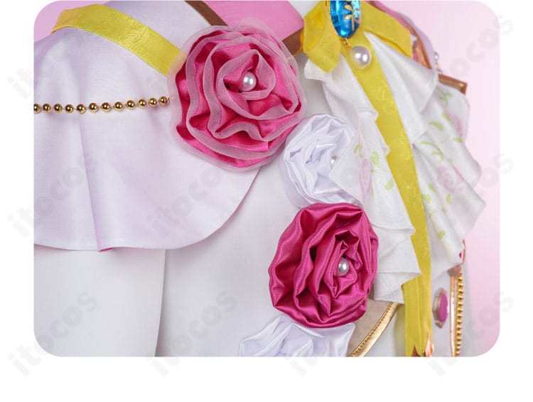 花飾りディテールの接写。花弁の立体感と留め具の仕上げが分かる華やかなアクセント写真。