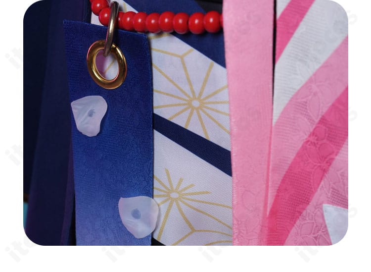 ドラゴンズヘッド衣装・腰部装飾のクローズアップ。ベルトやタッセルの取り付け位置と長さ感の参考画像