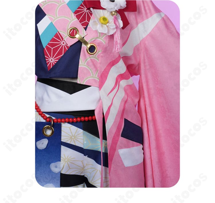 ドラゴンズヘッド衣装・襟元のクローズアップ。襟の形状と縁取り、留め具の意匠が確認できる画像