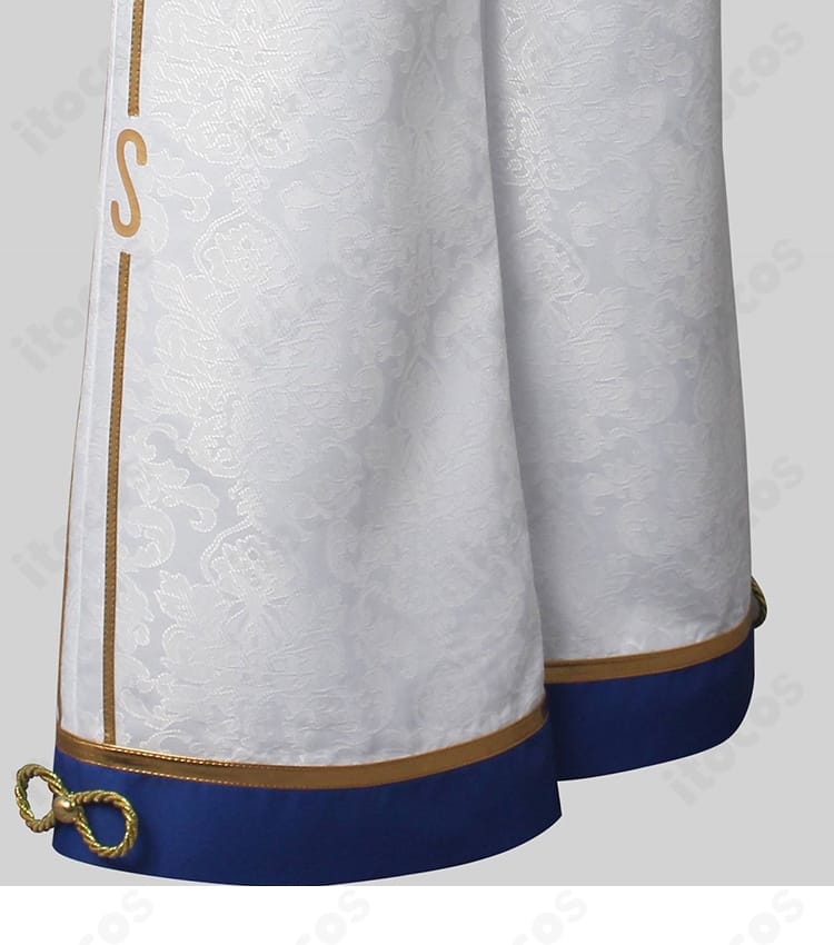 ズボン裾の装飾アップ。ラインテープと刺繍モチーフで全身の統一感を演出