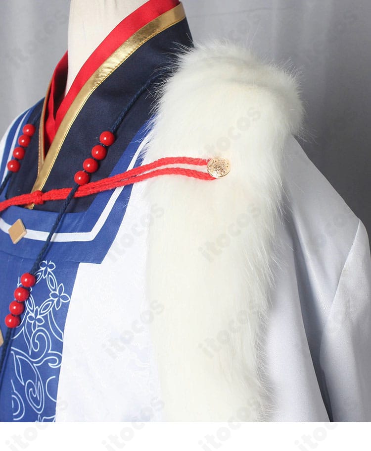 毛皮調装飾の質感アップ。柔らかいファーが陰影を生み、衣装に重厚感を加える