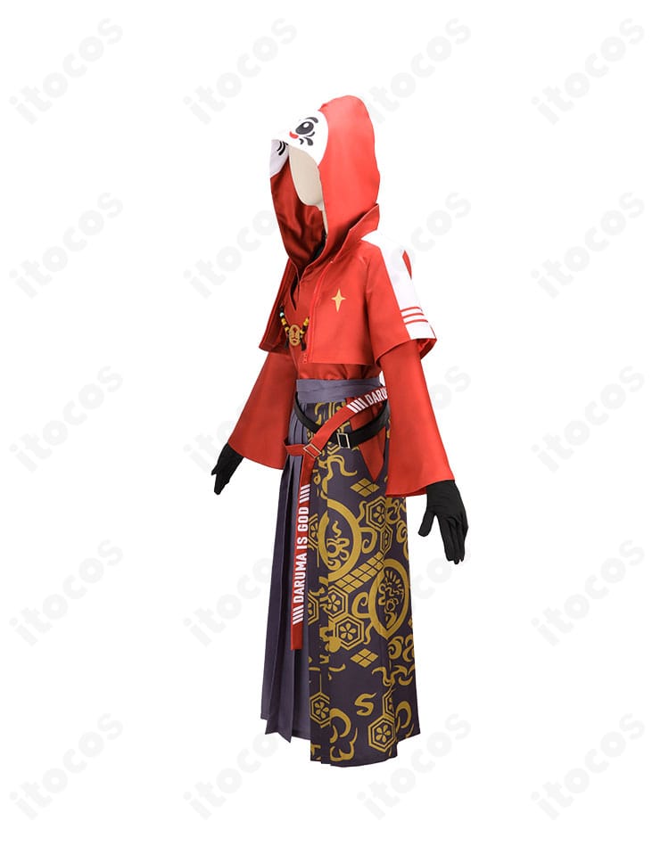 だるまいずごっど コスプレ衣装の左側面。胸飾りやベルト位置、縫製ラインなど細部の再現を確認できる画像。