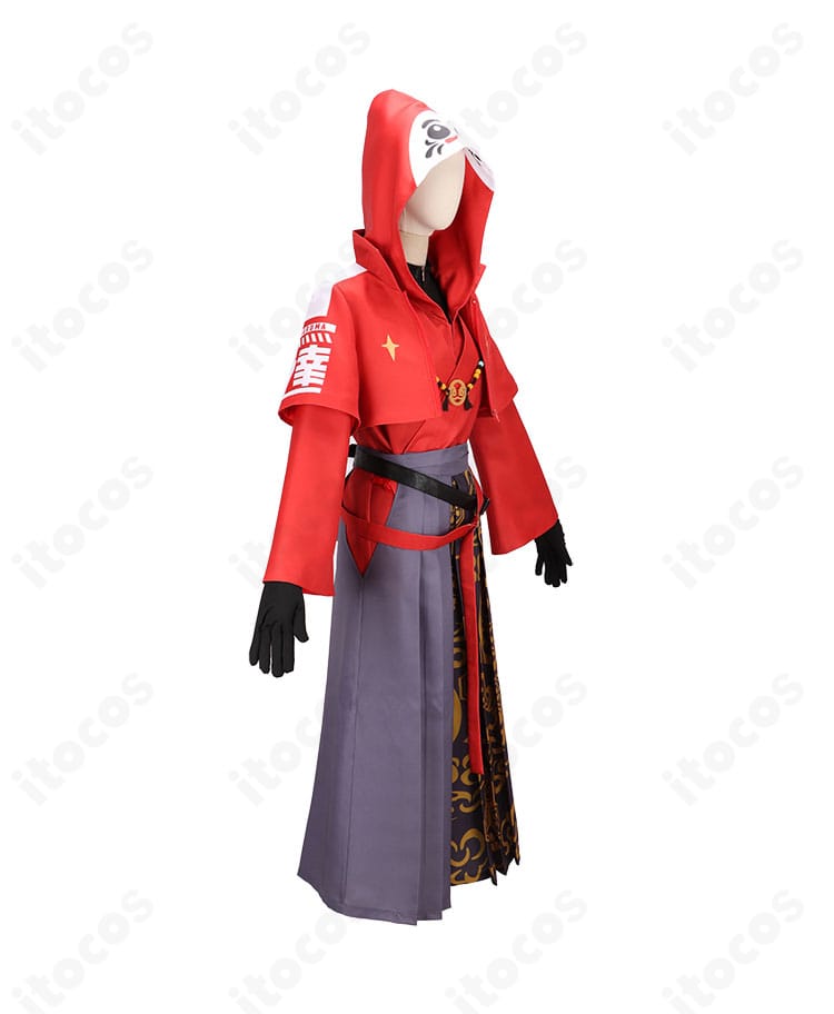 だるまいずごっど コスプレ衣装の右側面。コートの落ち感と装飾の配置、シルエットの美しさが分かる角度。