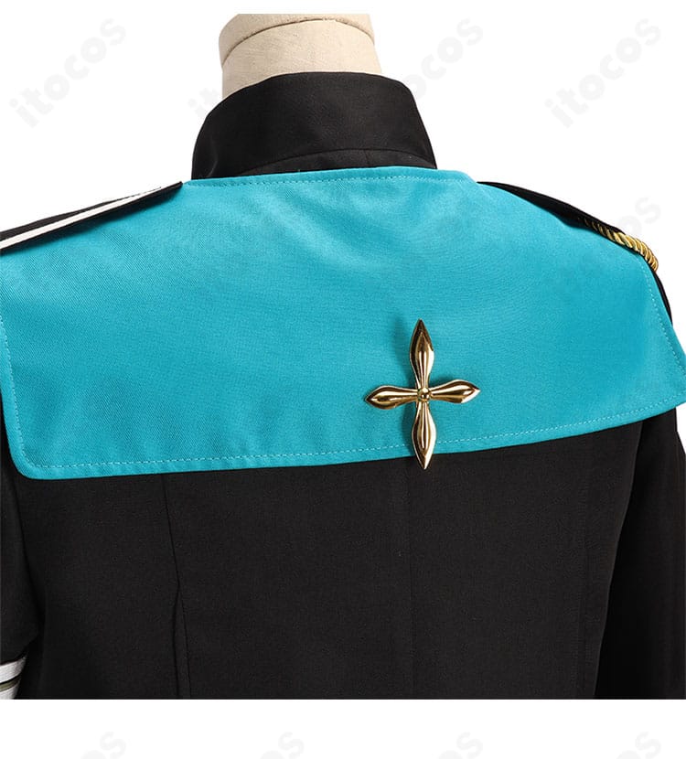 背面ディテールのクローズアップ。甲斐田晴のユニット衣装における背面装飾とベルト周りの構成を確認できる画像。