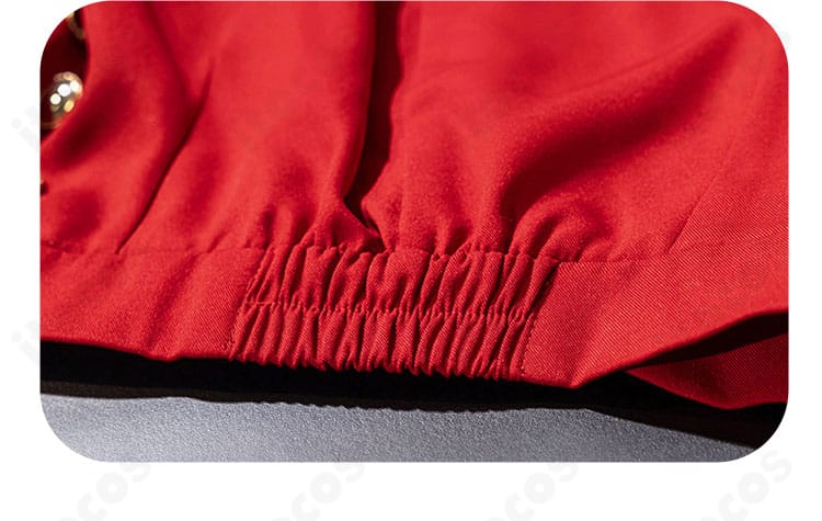 ショートパンツのウエスト装飾詳細。帯状パーツと金具の配置で世界観を表現