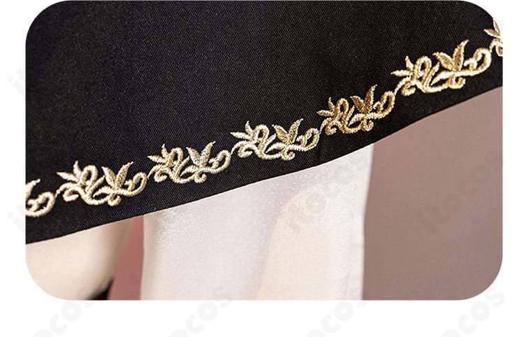 披肩の花飾り装飾の接写。立体感ある花モチーフが衣装の象徴的ポイント