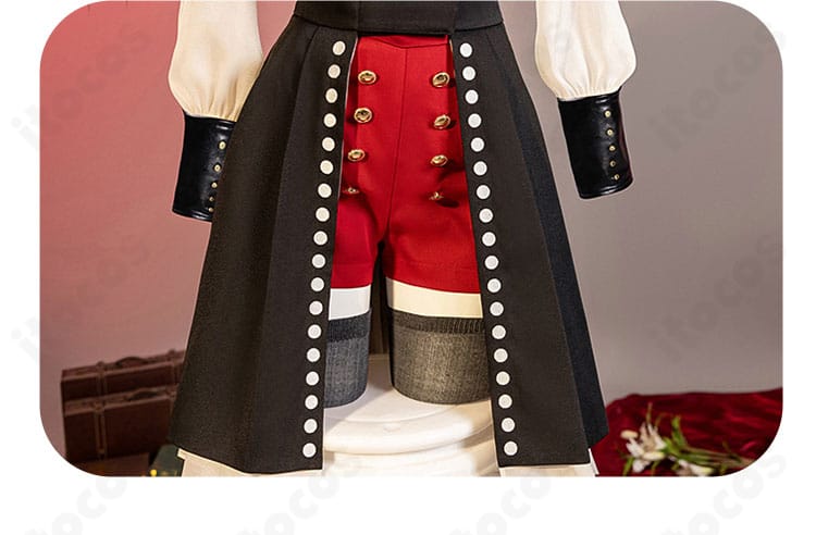 衣裾とショートパンツの装飾詳細。レイヤー構成と縁取りの仕上がりを確認