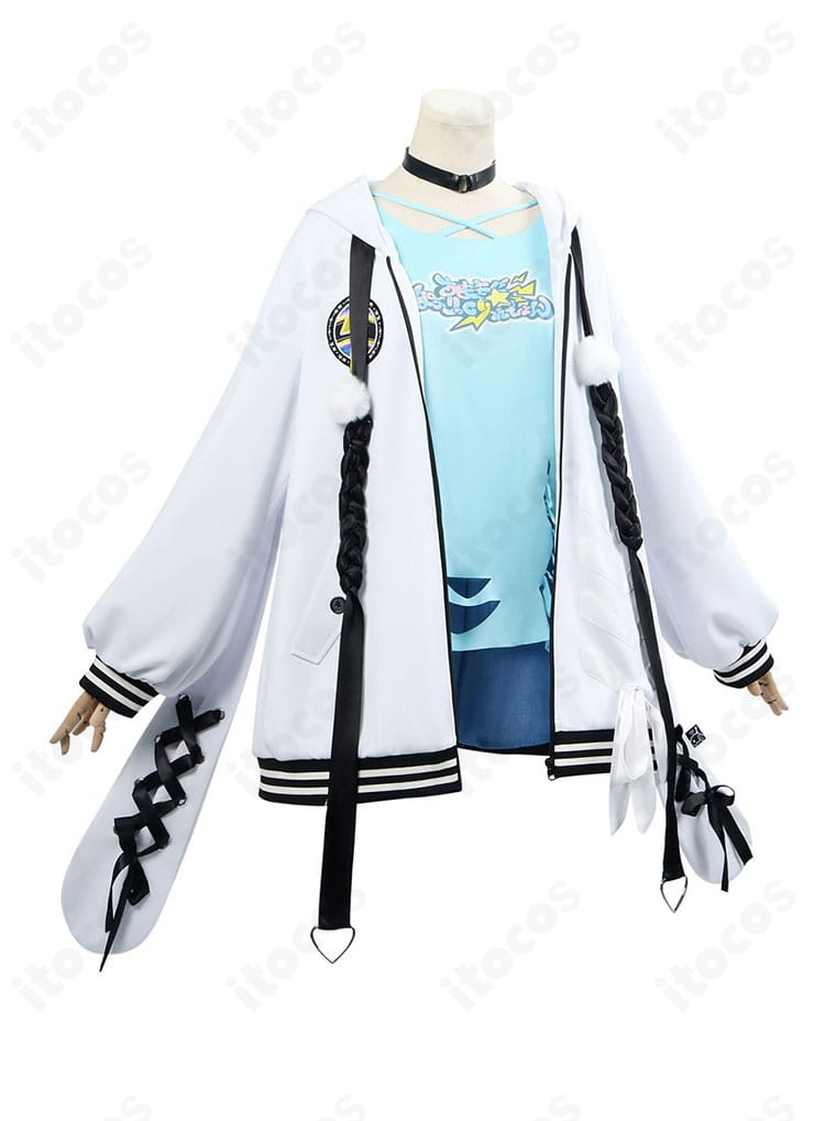 水宮枢コスプレ衣装の側面。フードと袖ラインが強調されたシルエット