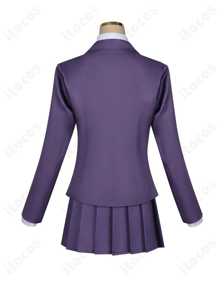 花園羽香里コスプレ衣装の背面。コートの背面シルエットと裾の広がりを詳細に表示。