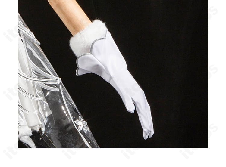 シンフォニー2025衣装の手袋ディテール。手首飾りと装飾パーツの質感を捉えたクローズアップ