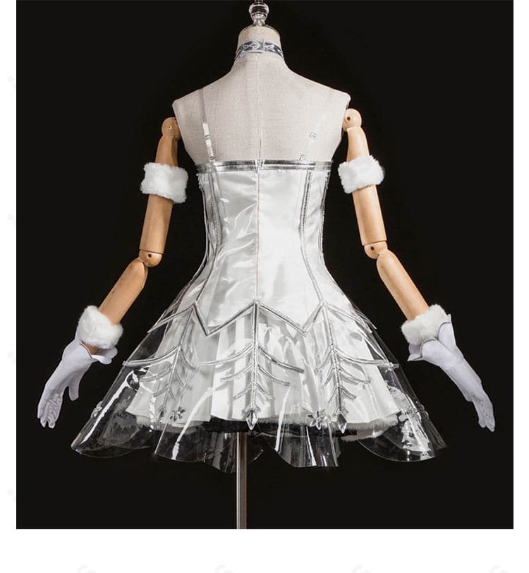 初音ミク シンフォニー2025衣装の背面。ベールの長さと背面留め具、スカート後ろのディテールが分かる写真