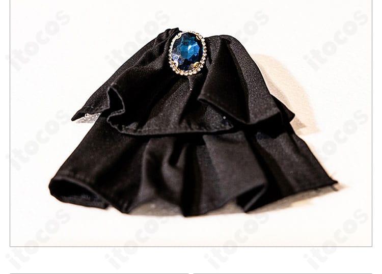 領巾（スカーフ）の装飾詳細。エッジの処理と柄の再現度がわかる。