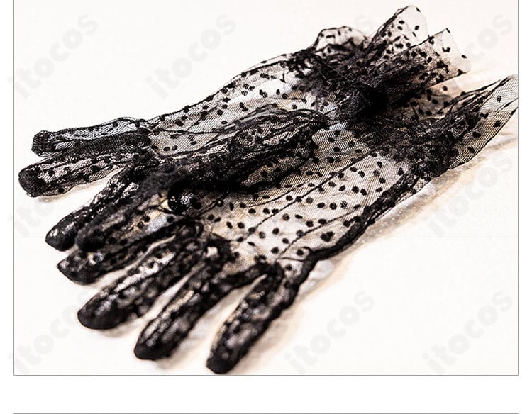 手袋の装飾ディテール。ステッチと装飾ラインが整った仕立てを示す。