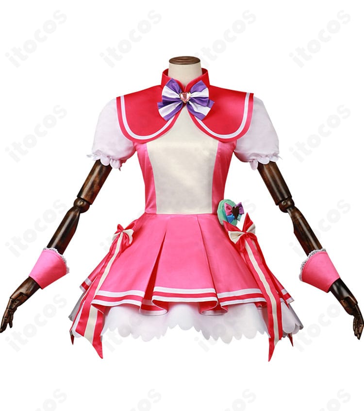 キュアワンダフル コスプレ衣装の正面全身。カラー配置とフロントデザインが分かるディスプレイ写真。撮影向けのシルエットを確認可能。