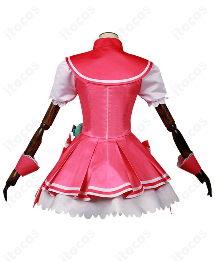 キュアワンダフル コスプレ衣装の背面。バックデザインと装飾配置を詳細に確認できる後ろ姿ショット。