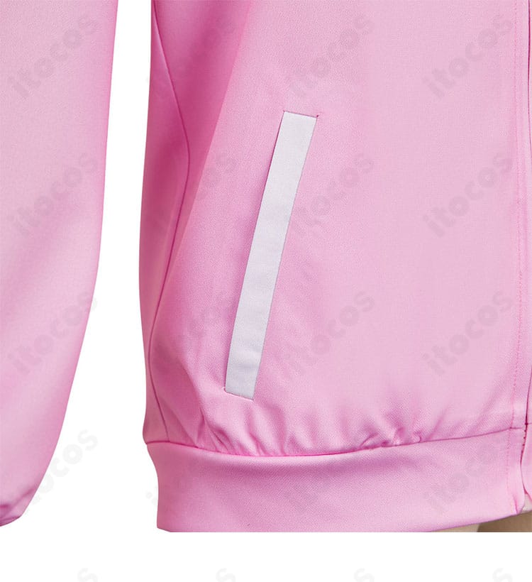 メダリスト 結束いのり コートのポケット周りディテール。機能性と意匠性を両立した仕上がり。