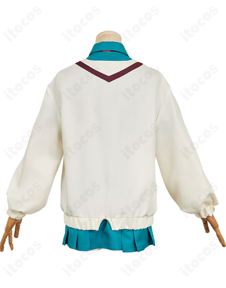 アマテ・ユズリハ（マチュ）衣装の背面。背中の切り替えと裾のライン、ファスニング位置が分かるショット。