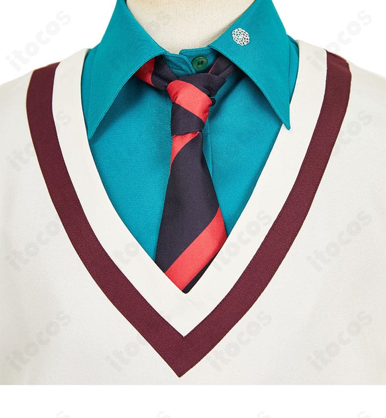 襟とネクタイ装飾のクローズアップ。アマテ・ユズリハ（マチュ）の特徴的な意匠を丁寧に再現したポイント。