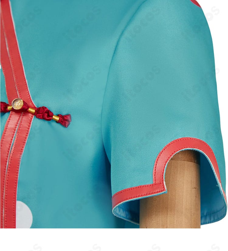 八尋寧々 チャイナドレス 袖口ディテール。エレガントな装飾が手元を美しく見せる。