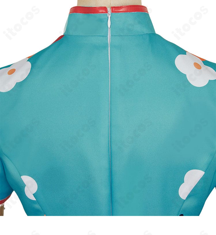 八尋寧々 チャイナドレス 背面装飾の接写。背中のアクセントが後ろ姿を印象的に。