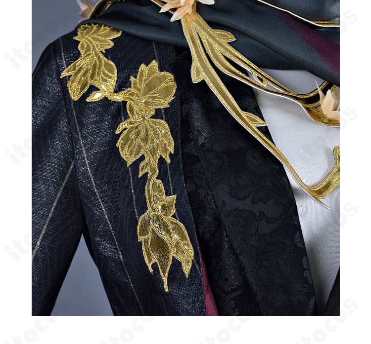 夜来香コスプレ衣装の衣襟ディテール。襟元の装飾パーツとマフラーの重なりを示す近接画像。