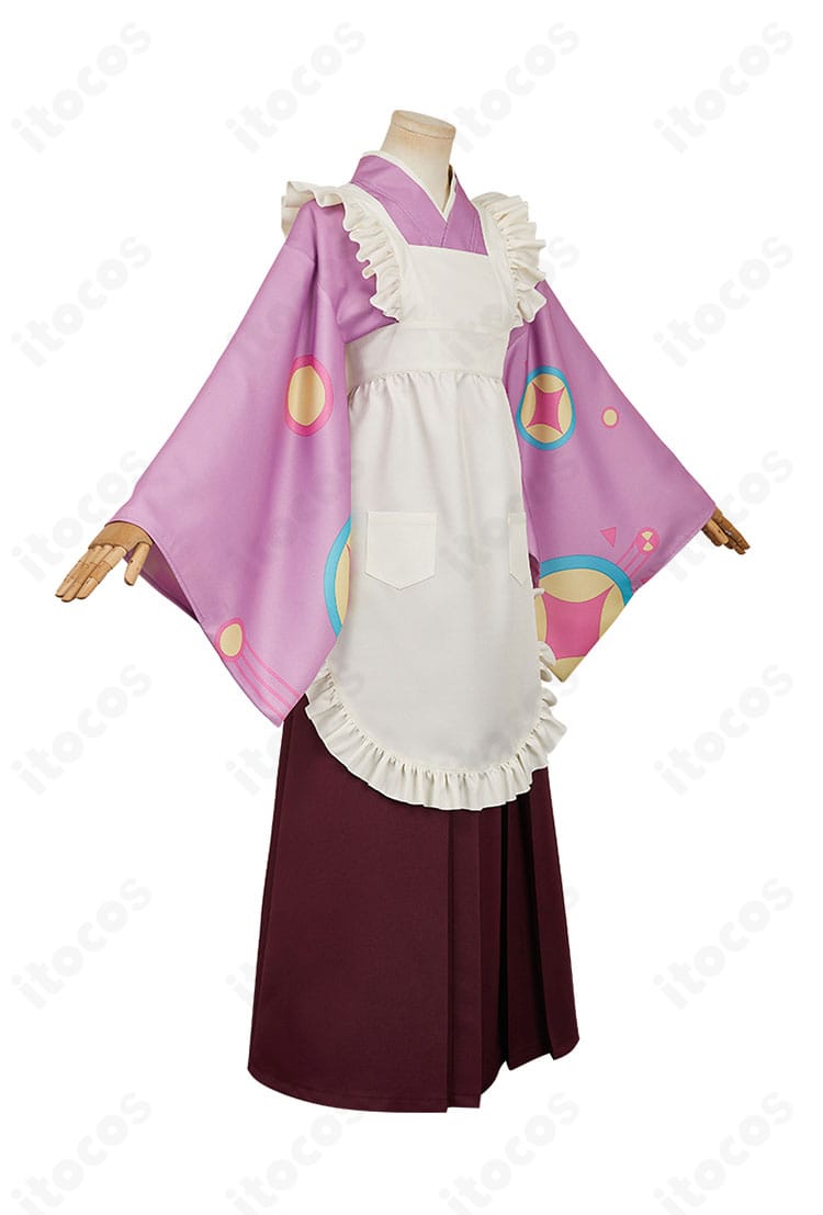 右側面から見た塚原音子の着物コス。袴のシルエットとエプロン紐の処理、袖のボリューム感が分かる。