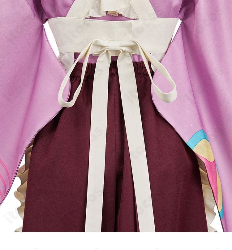 背面ディテールの接写。大きな蝶結びの形状と袴のプリーツ、背面の合わせを確認できる。