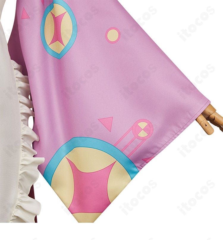 袖口装飾の詳細画像。塚原音子コスの袖意匠と縫い合わせの丁寧さが見える。