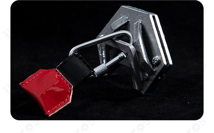 腰ベルトのディテール。金具と装飾パーツ、位置調整のしやすさがわかるクエンシー怪盗衣装の腰回り。