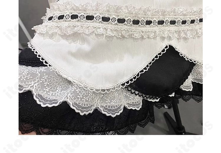 スカート裾の装飾詳細。華やかな縁取りで撮影映えするデザイン