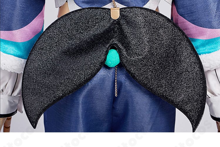 衣装背面装飾の細部。青柳冬弥コスプレ「憧れを共に」の背飾り固定と配置バランスを示す写真