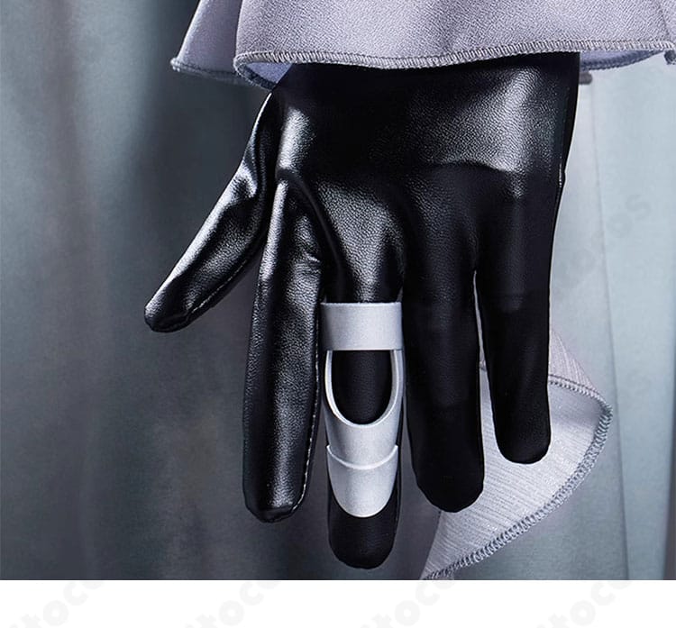 KAITO コスプレ衣装の手袋ディテール。装飾の形状と質感が分かるクローズアップ。