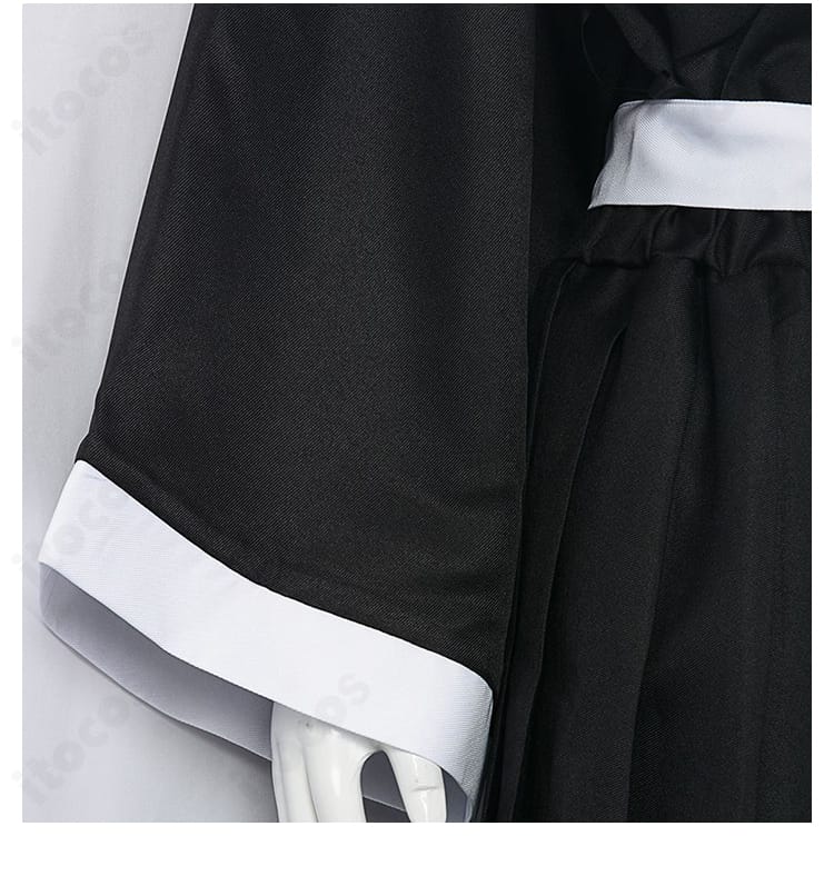 朽木ルキア 死覇装の袖ディテール。袖口の形状とステッチワークをクローズアップし、和装らしい端正さを強調。