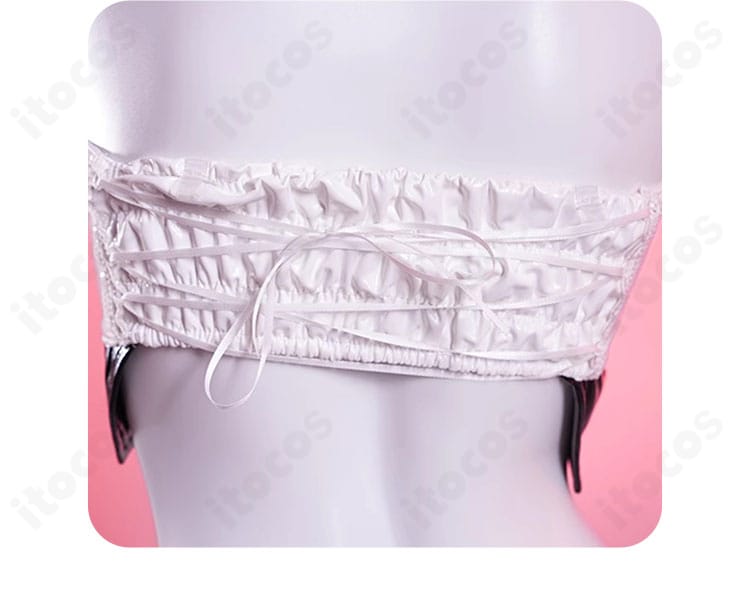 上衣背面のディテール。背中から裾にかけての縫製ラインと配色が見える画像。