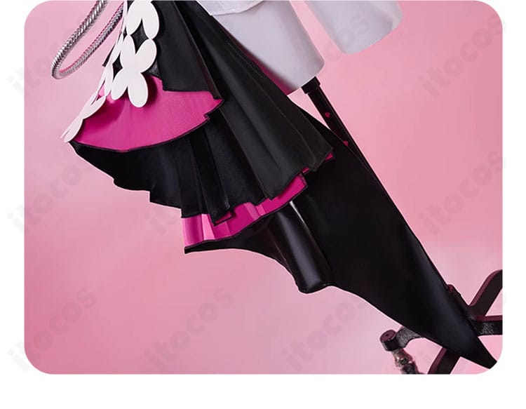 裾アクセサリーのディテール。下部装飾の形状と揺れ感が分かる拡大写真。