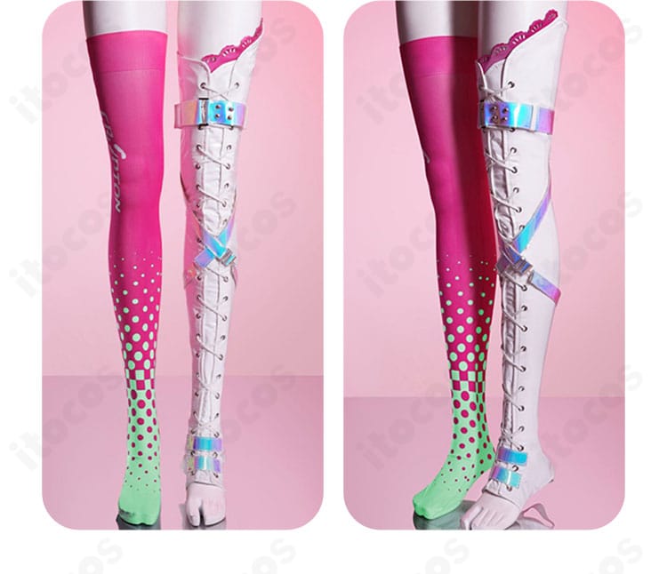 脚部コーデの参考画像。レッグカバーと靴下、ブーツ着用時の見え方を確認できる写真（本セットに靴は含みません）。