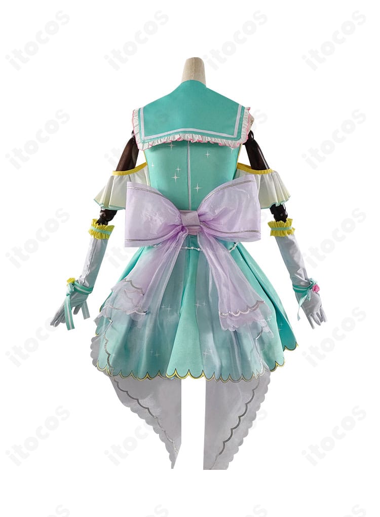 ラブライブ！スクフェス 小泉花陽 カウントダウンライブ編 コスプレ衣装の背面。背中側の装飾配置やスカートのドレープ感を示した画像