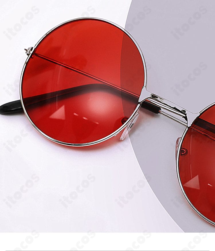 滌火ジェシカ衣装に合わせたメガネアクセ。フレーム形状と質感を示すクローズアップ