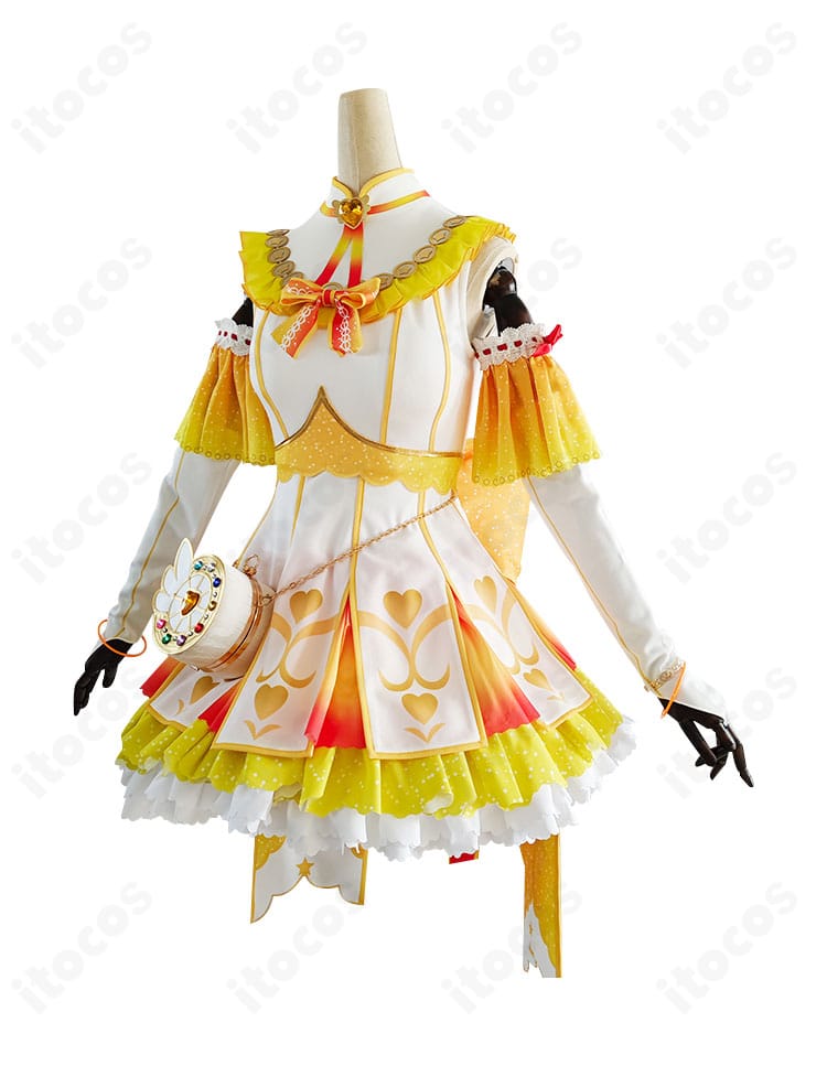 高坂穂乃果 コスプレ衣装のサイドビュー。シルエットと装飾配置が見える角度で、動きのあるポージングにも映える設計。