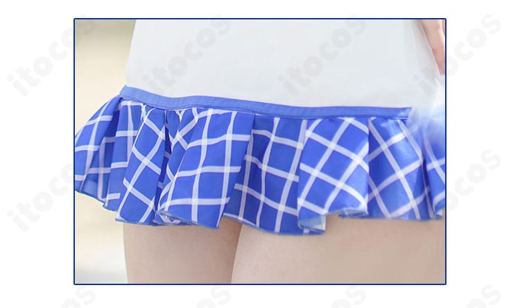 園田海未 コスプレ衣装の襟元装飾ディテール。縁取りとデザインの質感が分かる写真