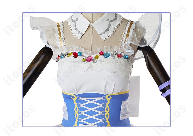 東條希 コスプレ衣装の胸元装飾クローズアップ。刺繍風の花模様とビジュー調パーツが映える。