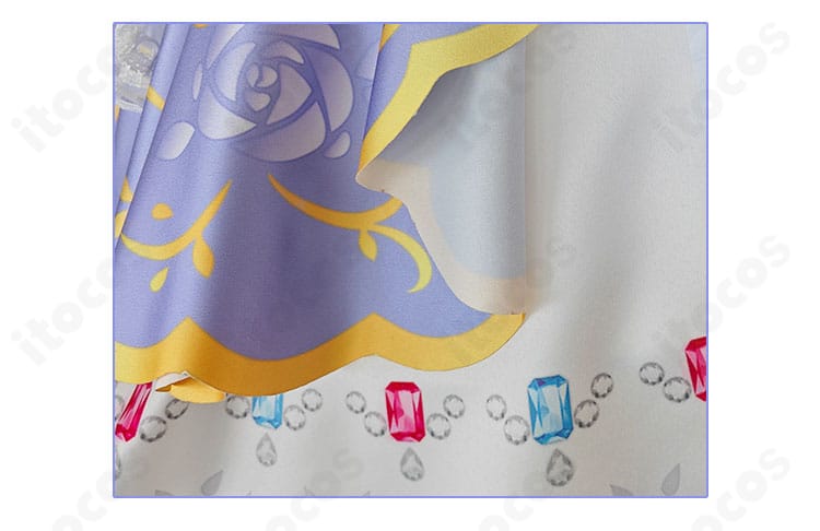 東條希 コスプレ衣装のスカート裾ディテール。トリムの重なりと上品なヘムラインを強調。