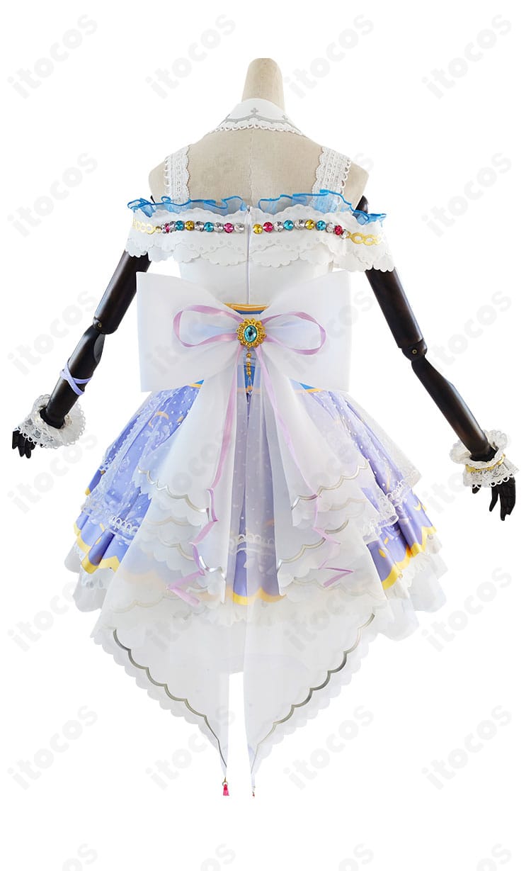 南ことり ロイヤルプリンセス編コスプレ衣装の背面。大きな蝶結びと背中のデザインが分かる写真