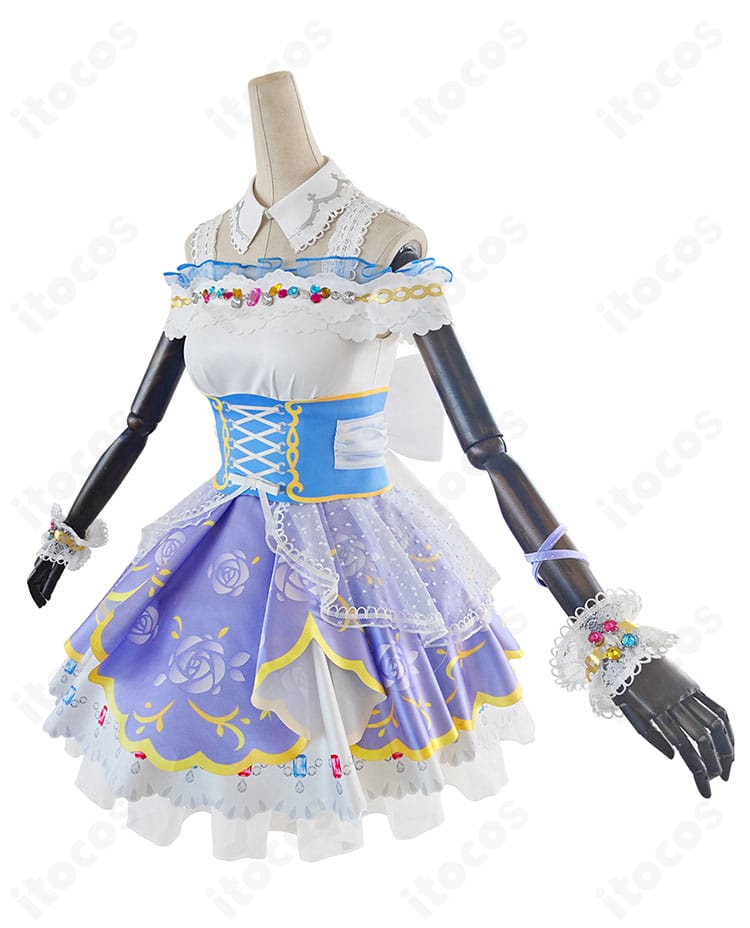 南ことり ロイヤルプリンセス編コスプレ衣装の側面。ウエストラインとスカートの広がりが強調されたシルエット