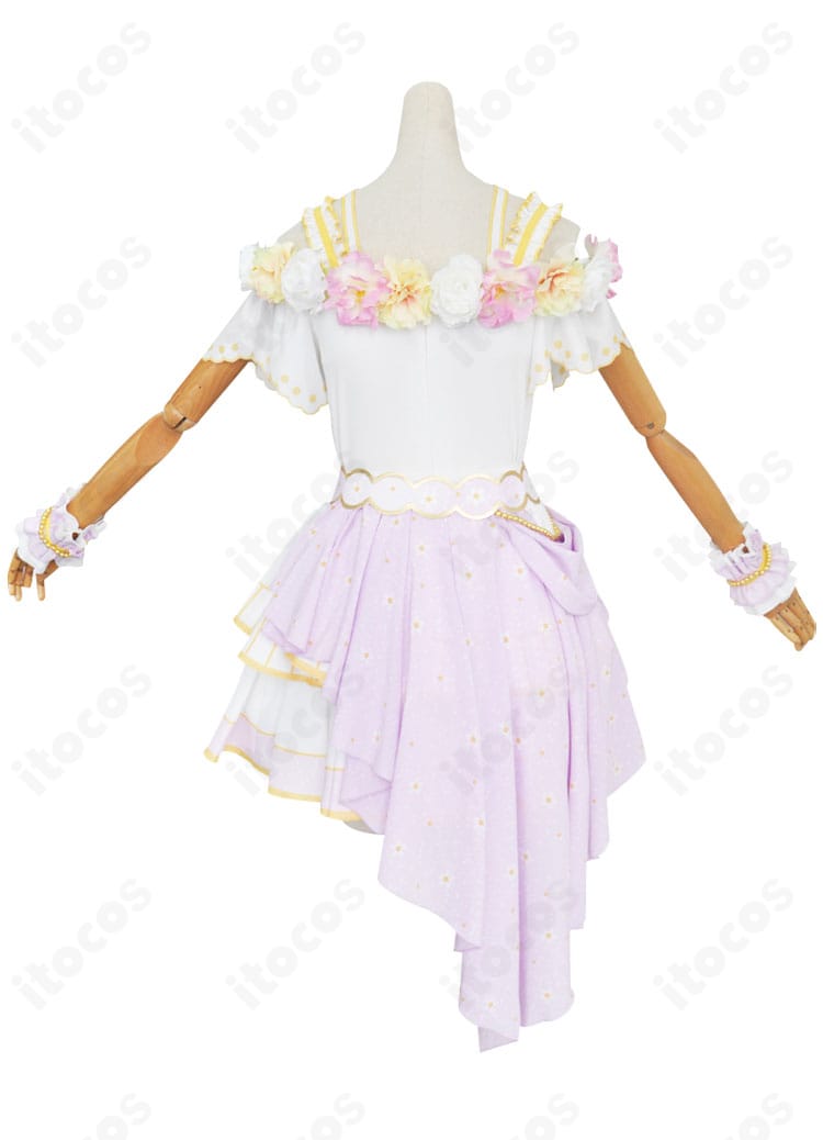 東條希「花の女神」コスプレ衣装の背面。背中側の装飾配置やスカートの落ち感、ファスナー位置の仕上がりが確認できます。