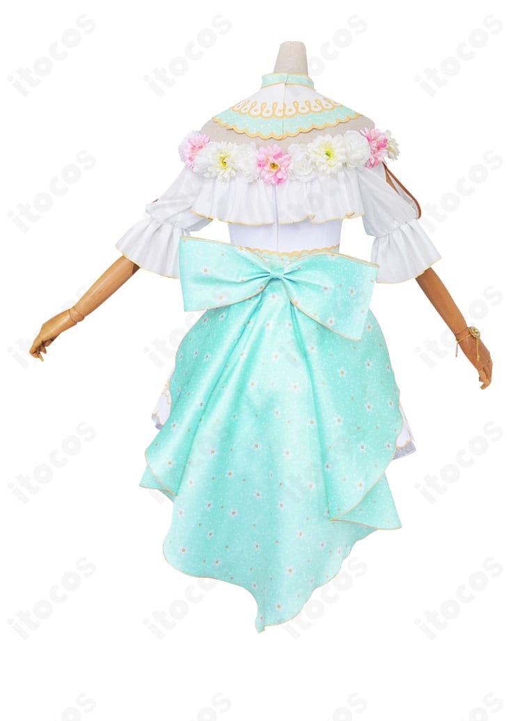 小泉花陽「心に春咲き」衣装のバックビュー。蝶の背面飾りとリボンの位置、後ろ姿のシルエットを詳細に表示