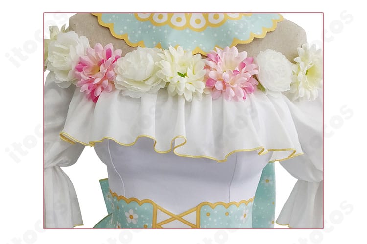 小泉花陽「フラワーフェスティバル編」衣装の装飾ディテール。胸元フリル、花モチーフ、配色ステッチの質感が分かるアップ