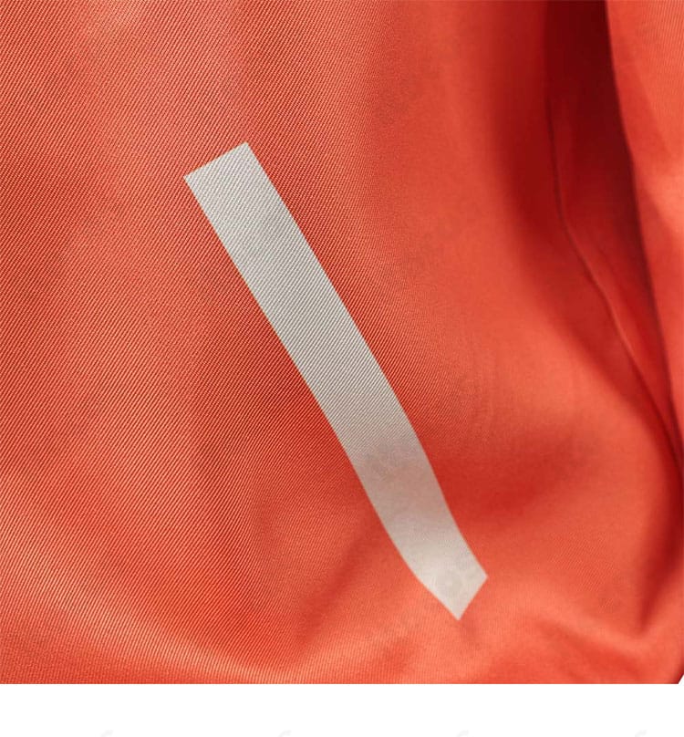 ポケット周りのクローズアップ。円城寺仁（ジジ）コスプレ衣装の衣袋デザインと仕上げを示す。