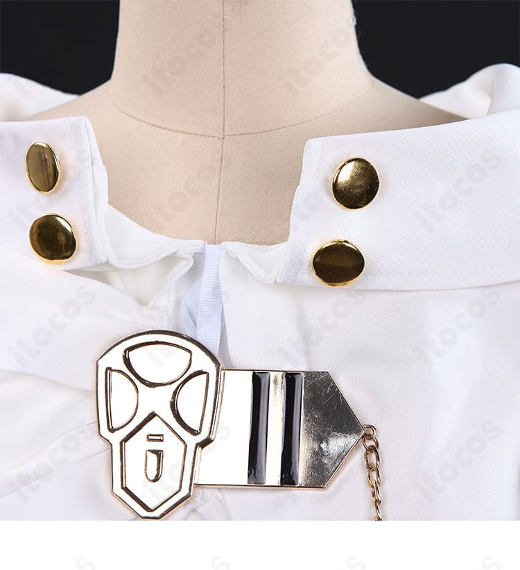 終わりのセラフ 百夜ミカエラ 衣装の襟元ディテール。留め具と縁取りの仕上がり、縫製の密度を示す近接写真