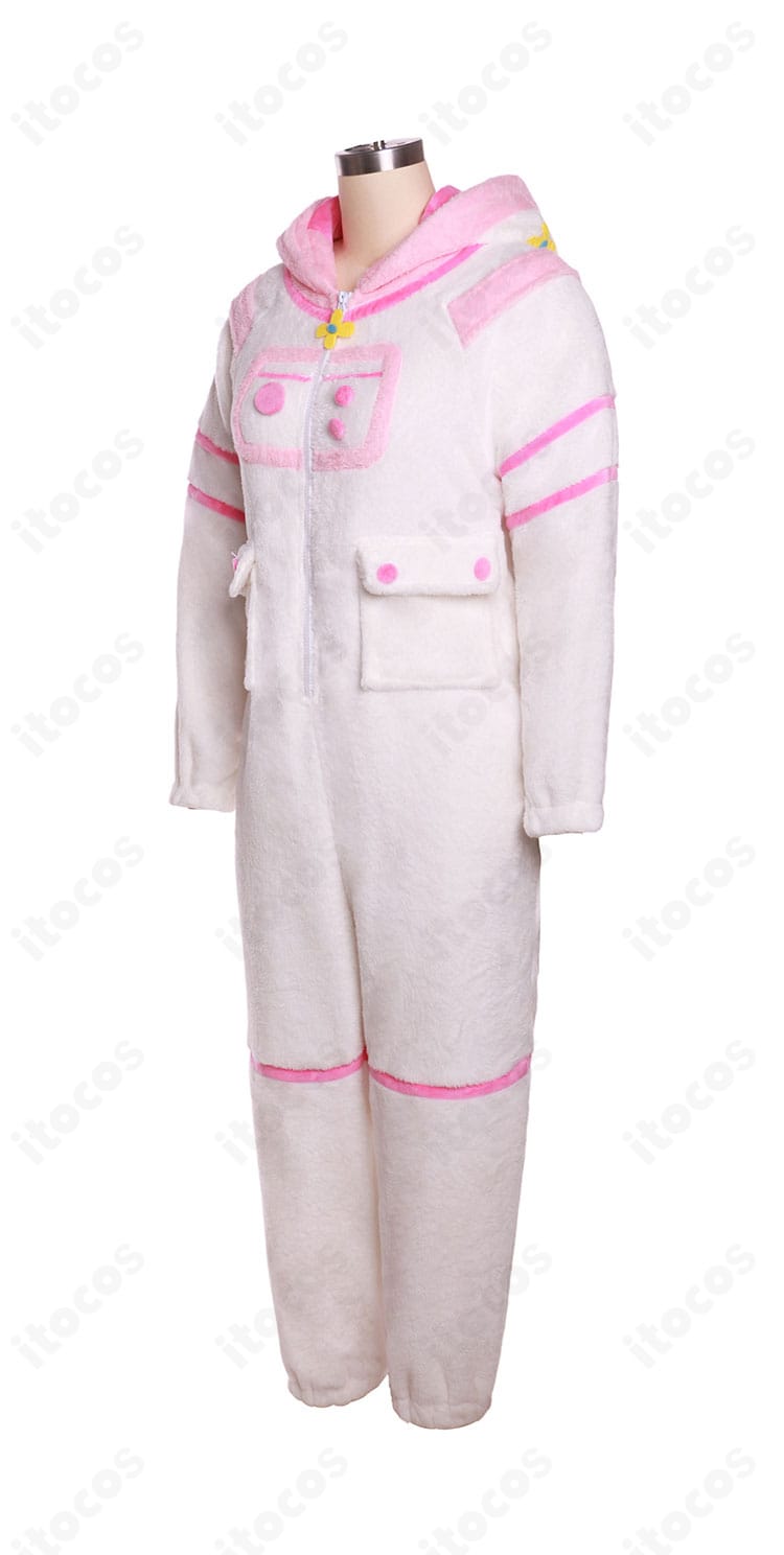 側面ディテール｜宇宙冒険家ジャンプスーツのラインと翼の質感が分かる写真